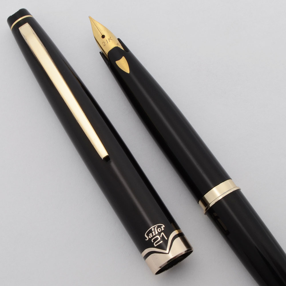 Sailor Pocket Fountain Pen (1960s) - Black w Gold Trim, Cartridge